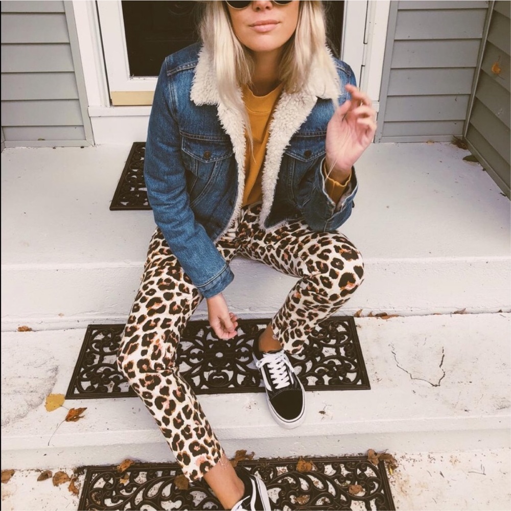 LAST CHANCE Mother looker crop in Leopard